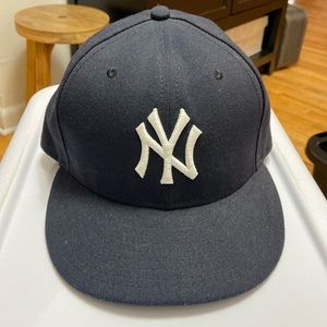 New Era 59Fifty fitted NY Yankees official on-field cap. Size 7 1/2 (59.6 cm)